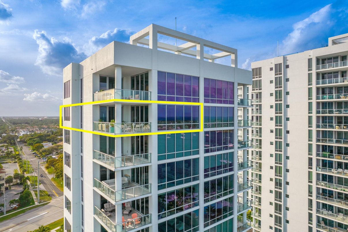 Exterior, Facade, Highrise