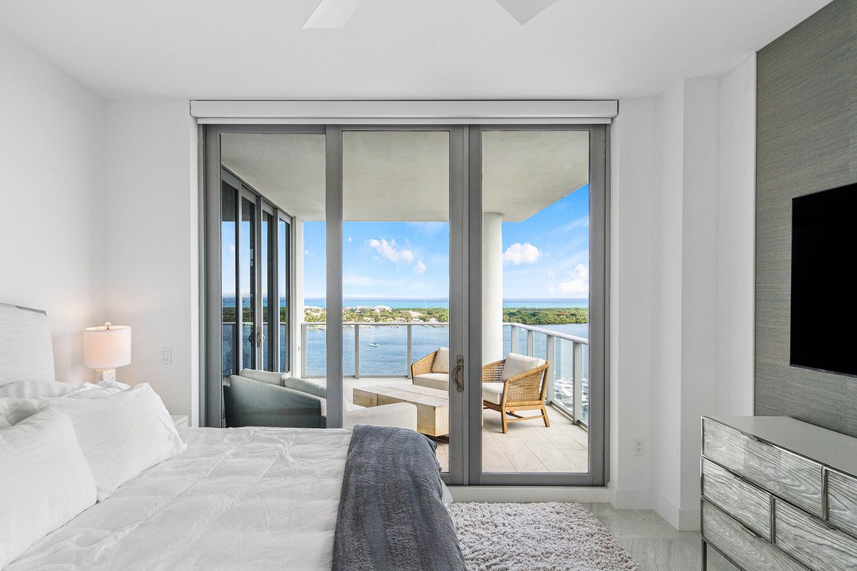 Bedroom, Interior, Water