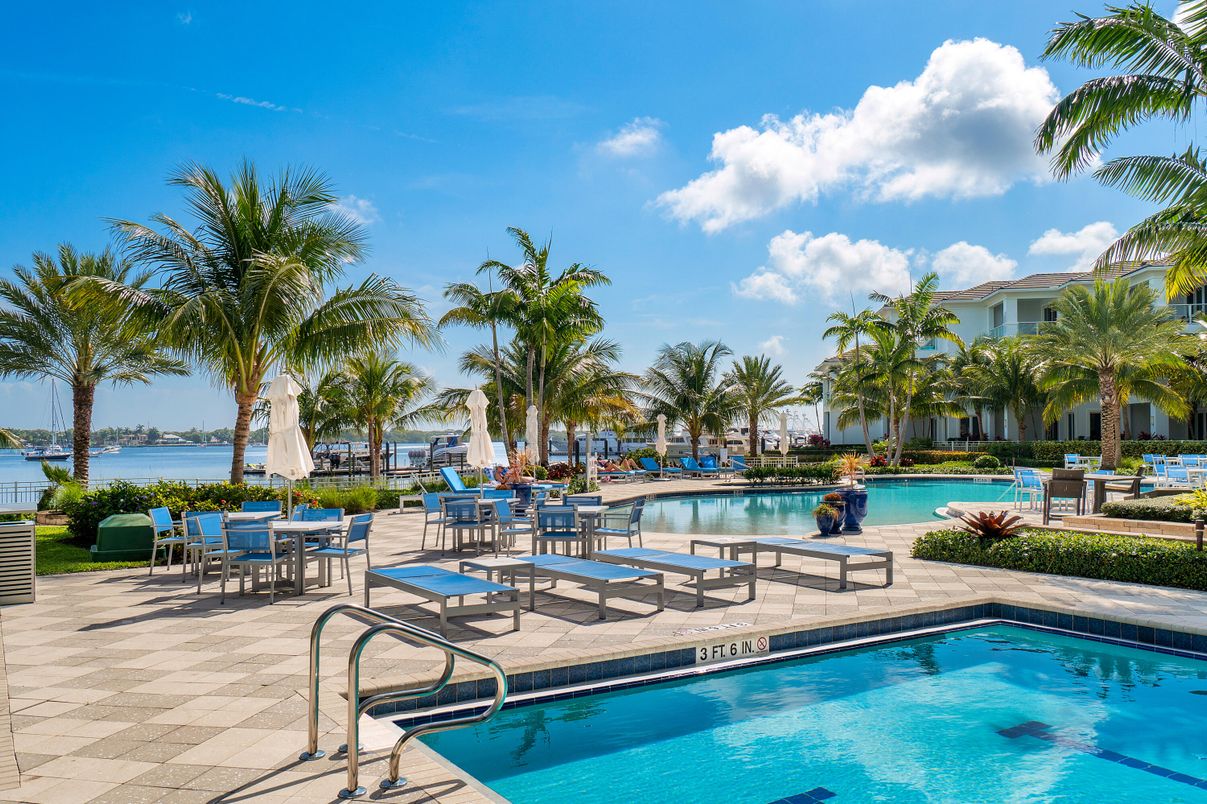 Exterior, Pool, Water