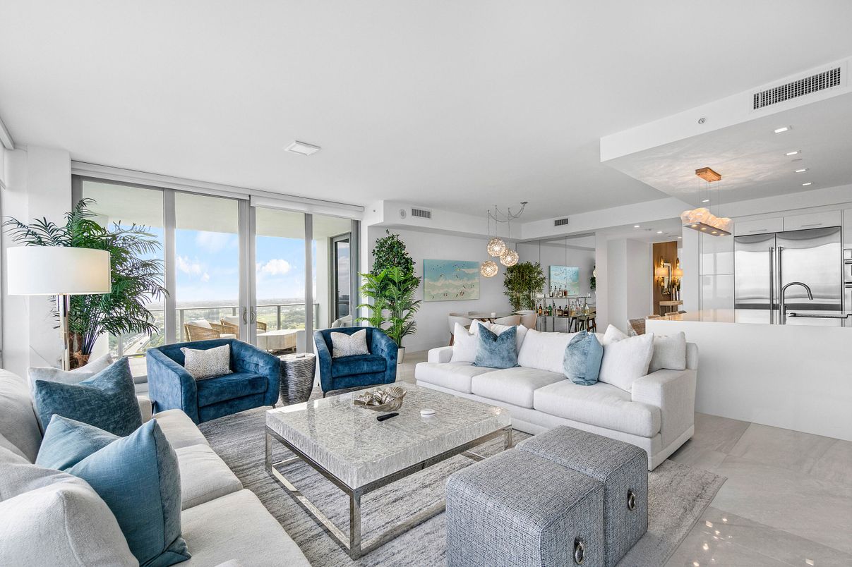 Dining room, Interior, Living room, Pendant Lights, Recessed Lighting