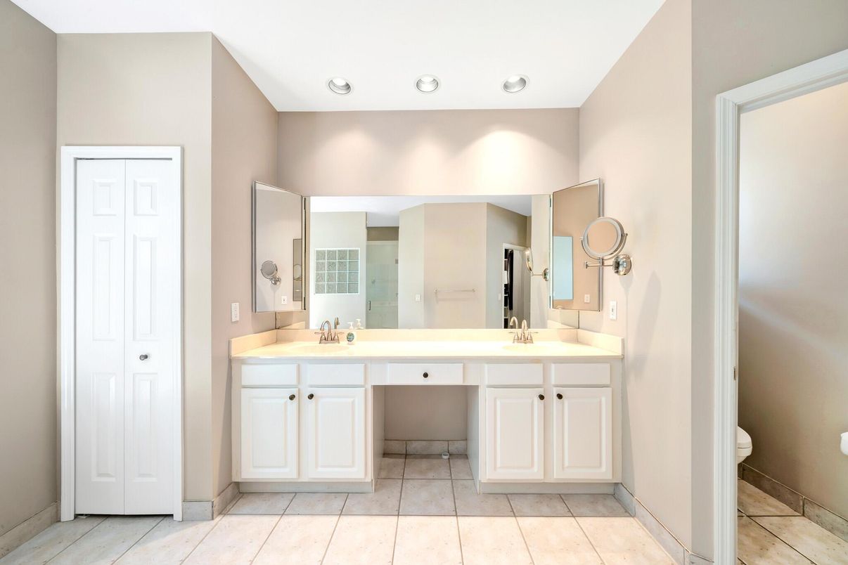 Bathroom, Dual Sink Vanities, Interior