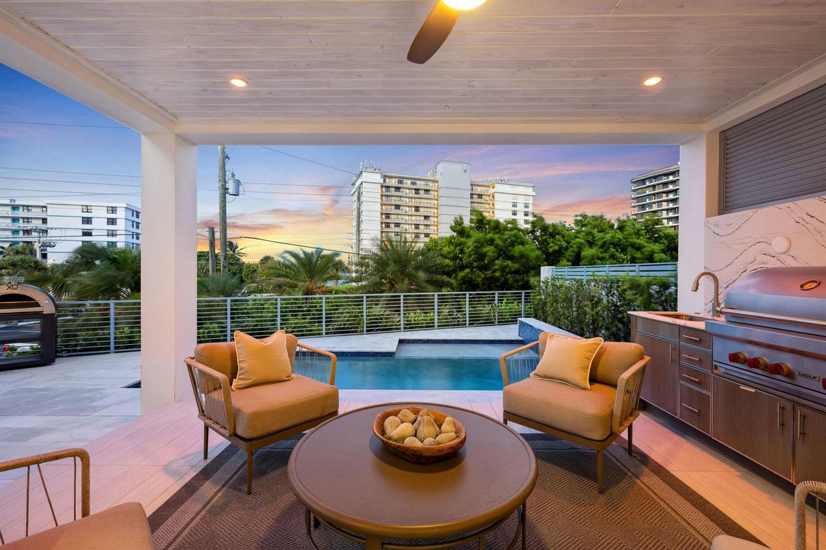 Exterior, Pool