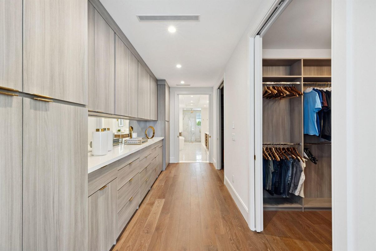 Interior, Recessed Lighting, Walk-in Closets, Wood Texture Flooring
