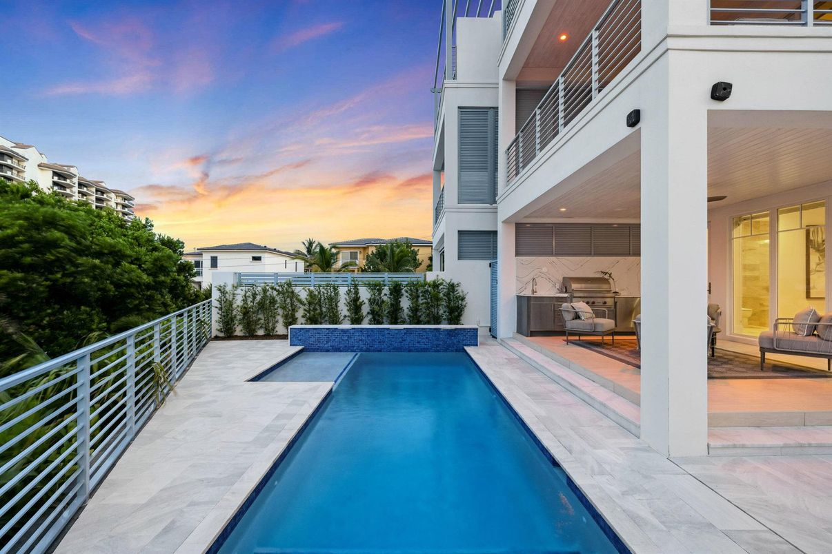 Exterior, Pool