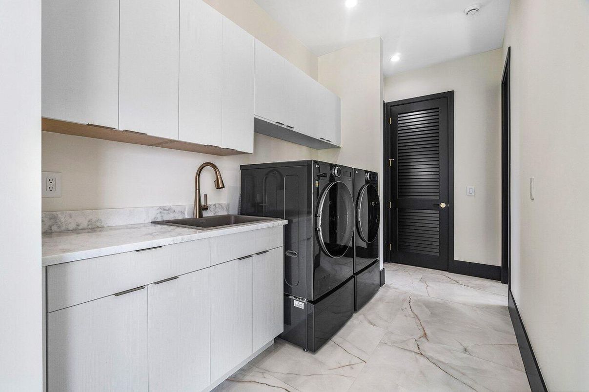 Interior, Marble, Recessed Lighting, Washer