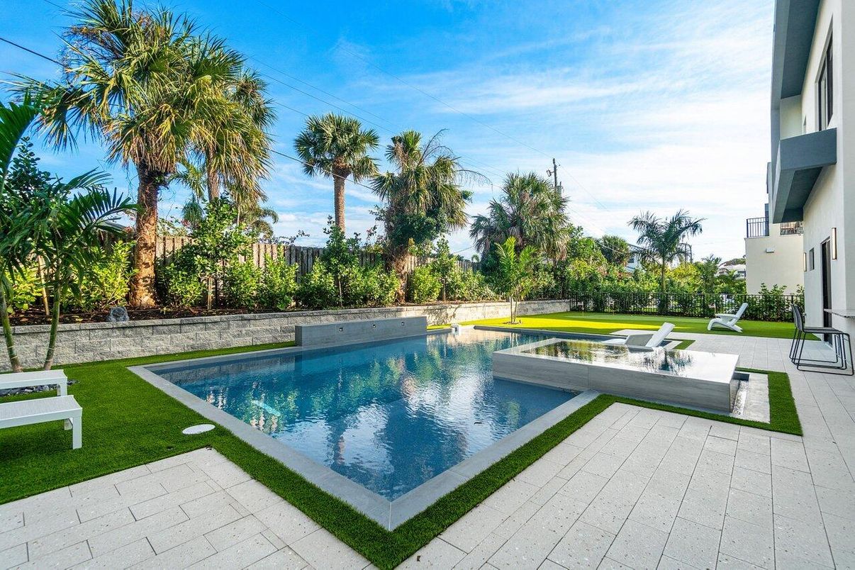 Exterior, Pool
