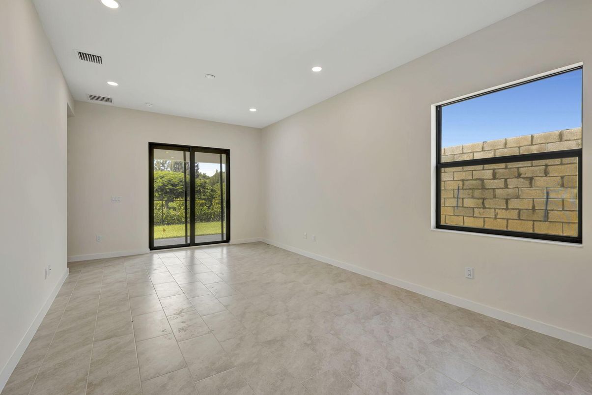 Empty room, Interior, Recessed Lighting
