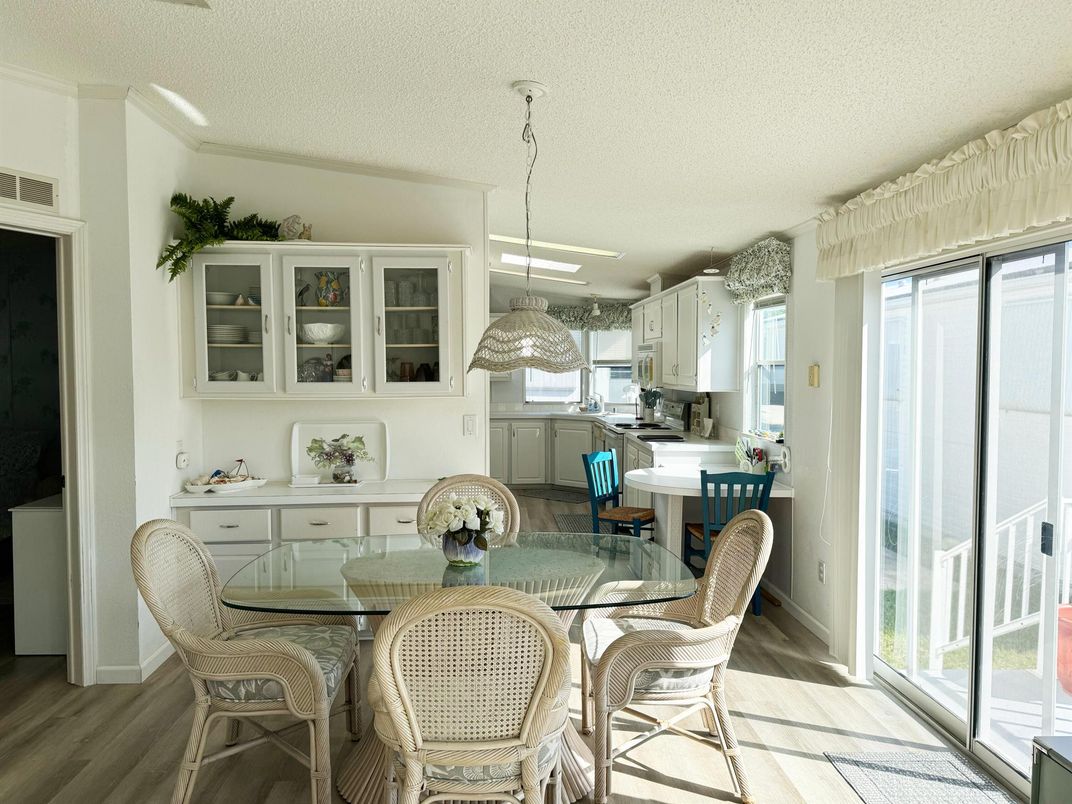 Dining room, Interior, Kitchen, Pendant Lights, Recessed Lighting, Wood Texture Flooring