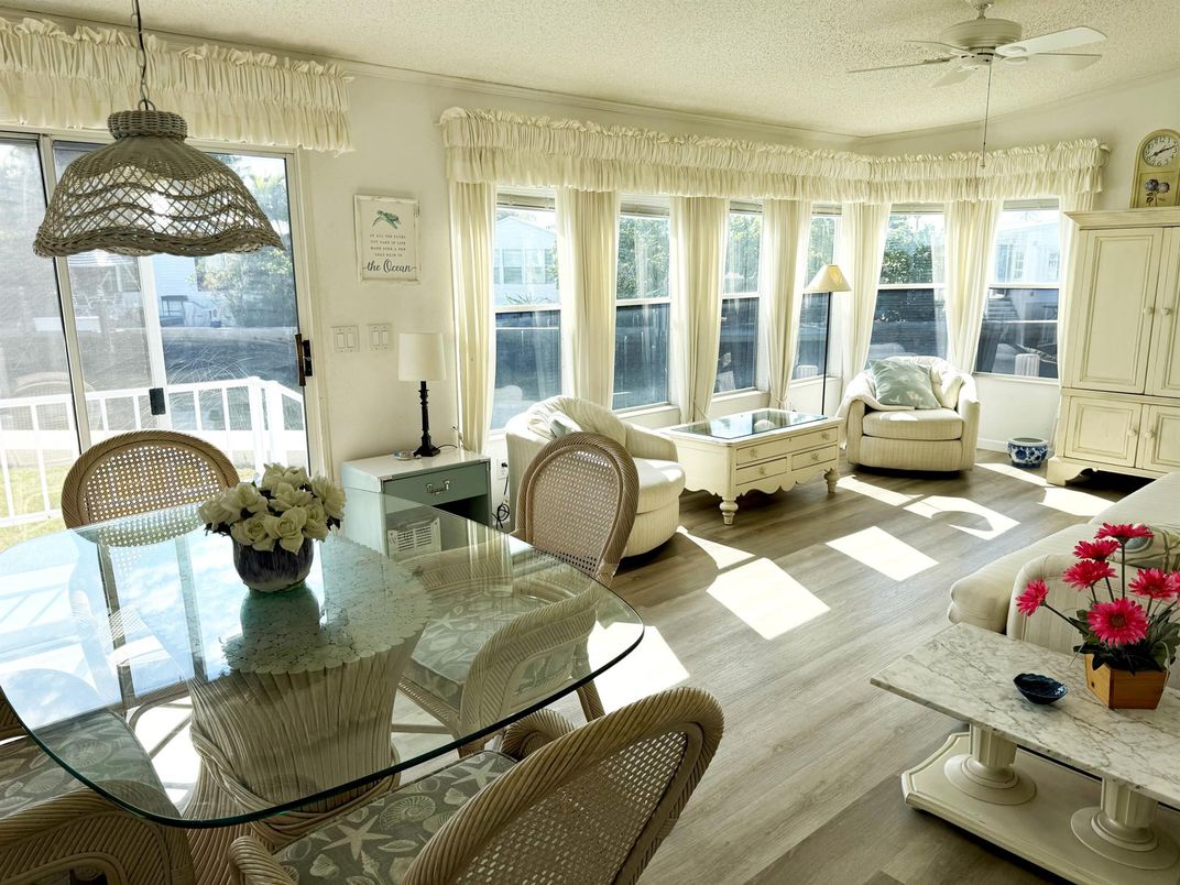 Dining room, Interior, Pendant Lights, Water, Wood Texture Flooring