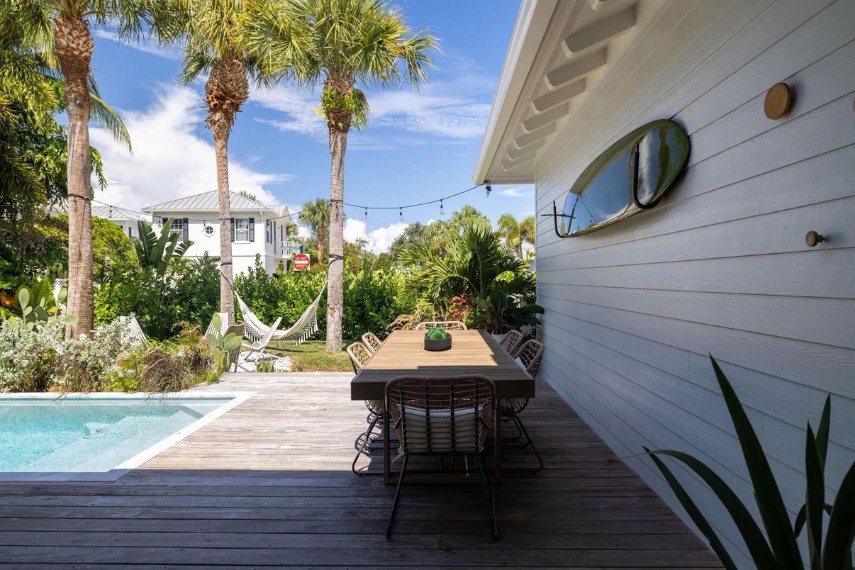 Exterior, Pool