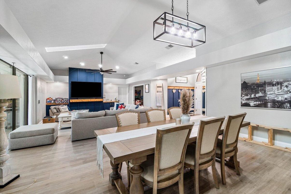 Dining room, Interior, Living room, Pendant Lights, Recessed Lighting, Wood Texture Flooring