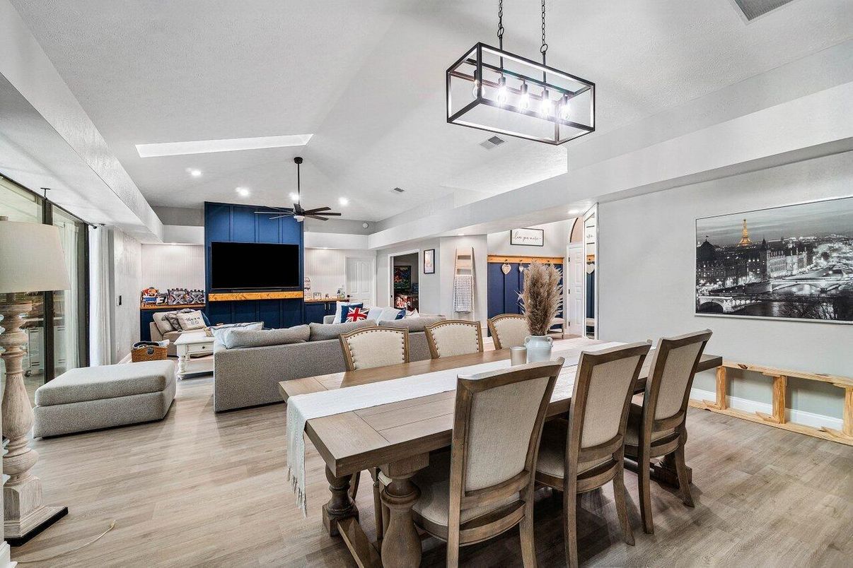 Dining room, Interior, Living room, Pendant Lights, Recessed Lighting, Wood Texture Flooring