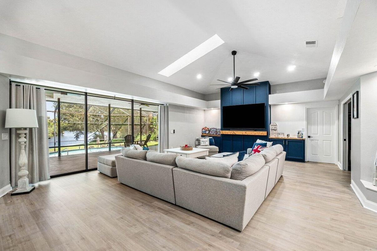 Interior, Living room, Recessed Lighting, Wood Texture Flooring