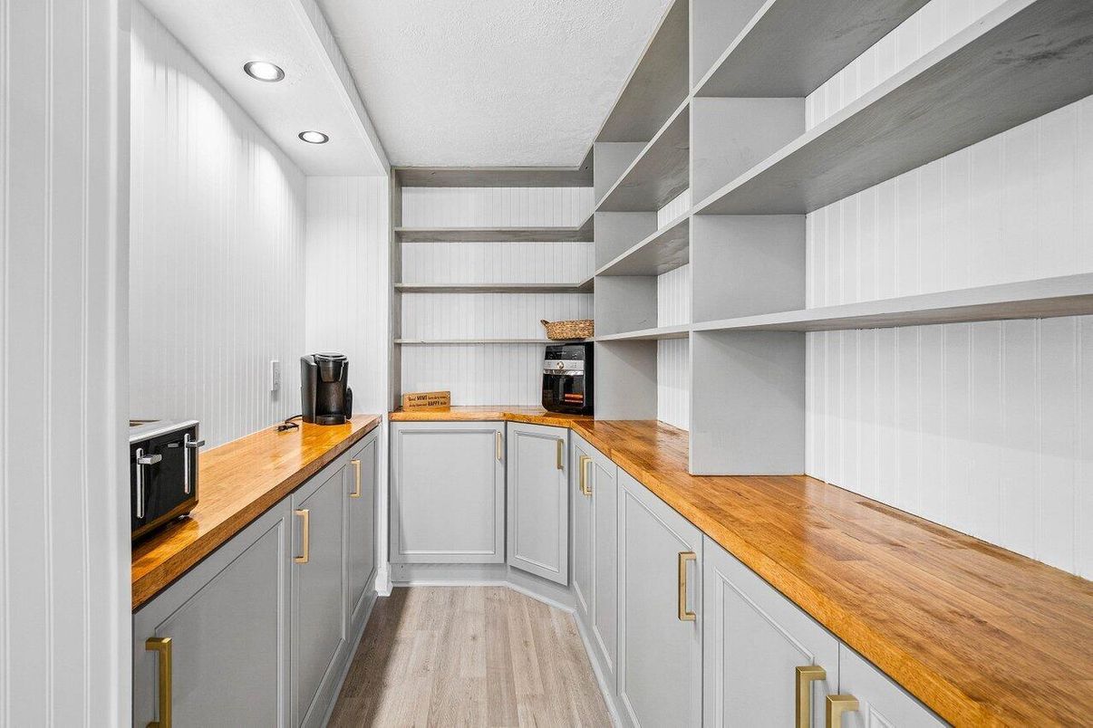 Interior, Recessed Lighting, Wood Texture Flooring