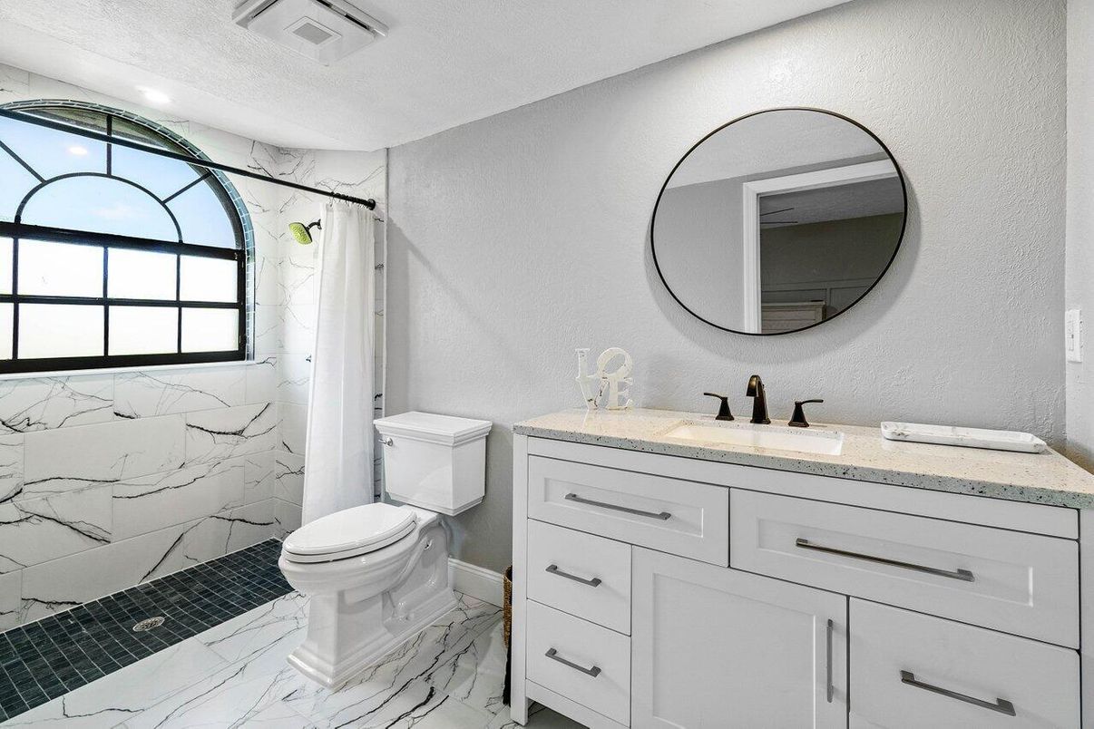Bathroom, Interior, Marble, Marble Walls, Recessed Lighting