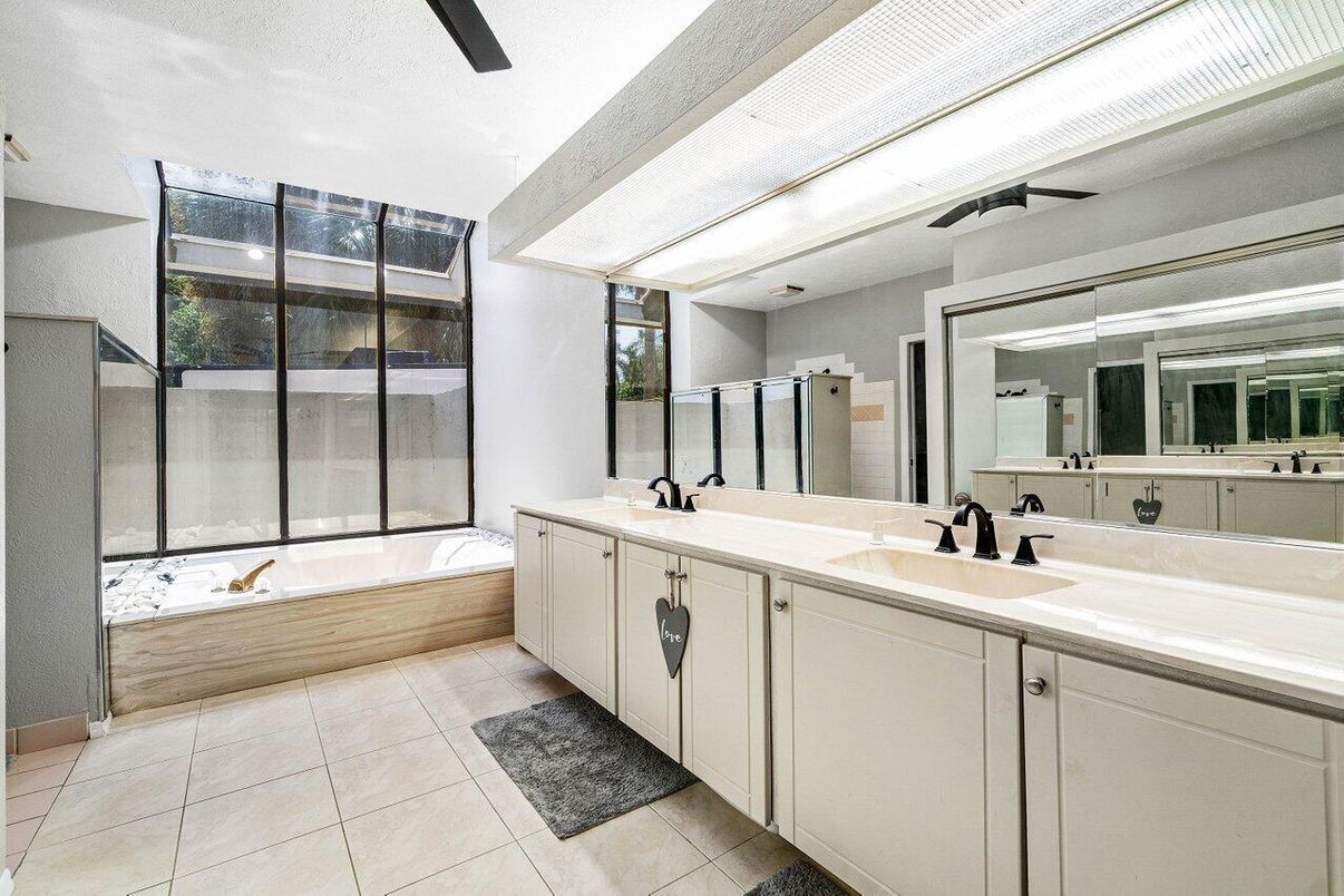 Bathroom, Dual Sink Vanities, Interior
