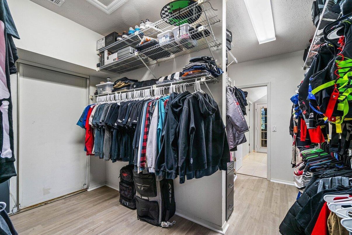 Interior, Walk-in Closets, Wood Texture Flooring