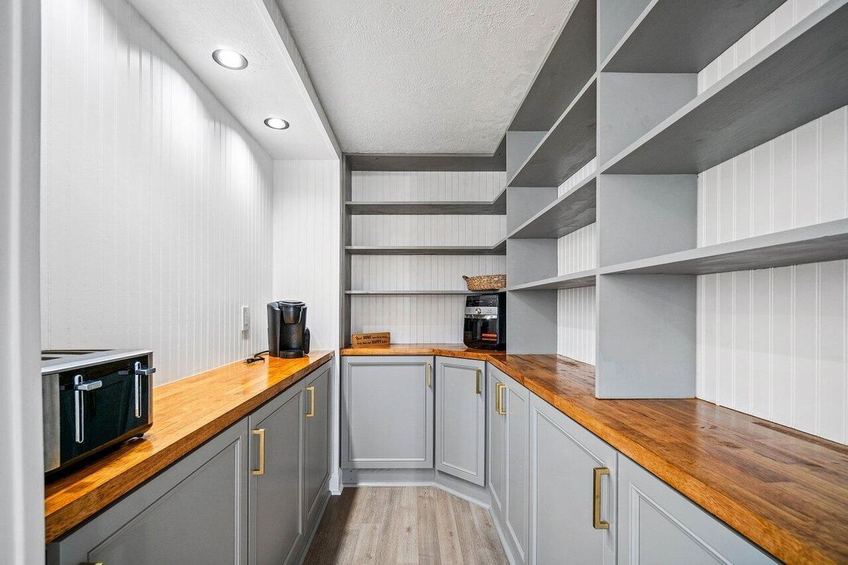 Interior, Recessed Lighting, Wood Texture Flooring