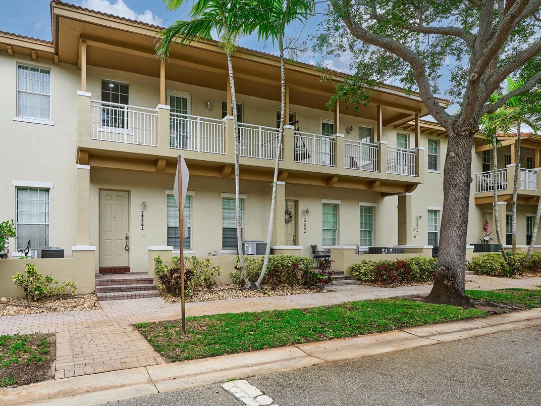 Exterior, Facade, Condo Building