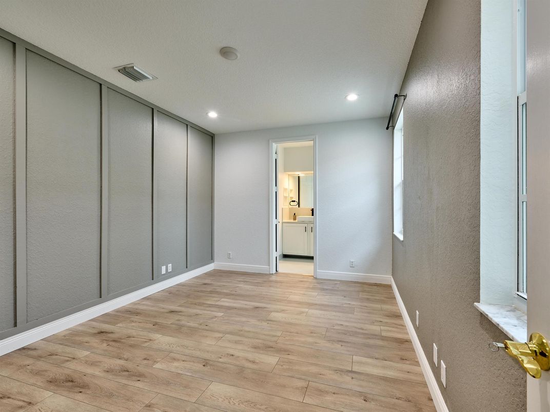 Empty room, Interior, Recessed Lighting, Wood Texture Flooring