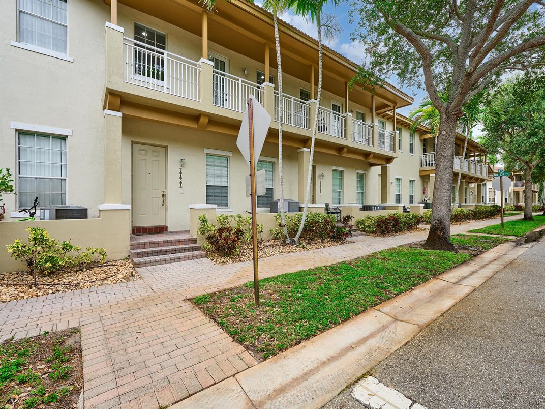 Exterior, Facade, Condo Building