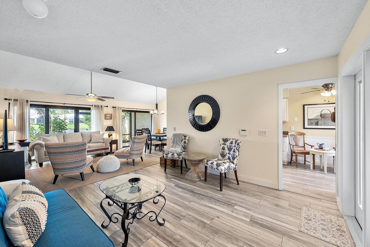 Dining room, Interior, Living room, Pendant Lights, Recessed Lighting, Wood Texture Flooring