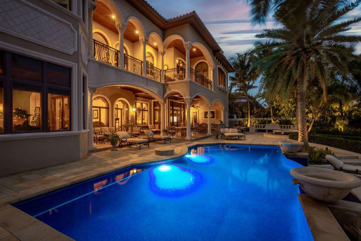Exterior, Pool