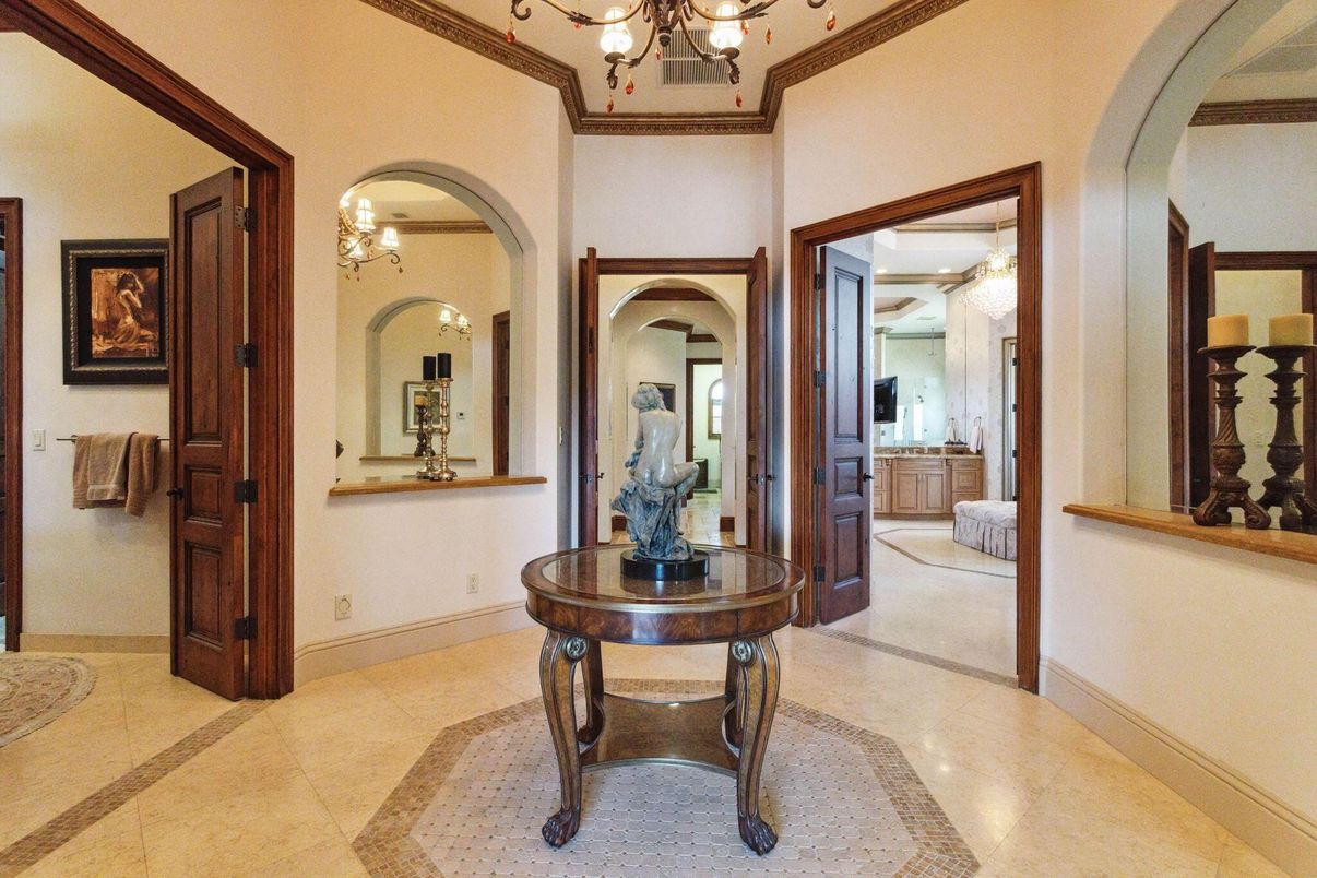 Chandelier, Interior
