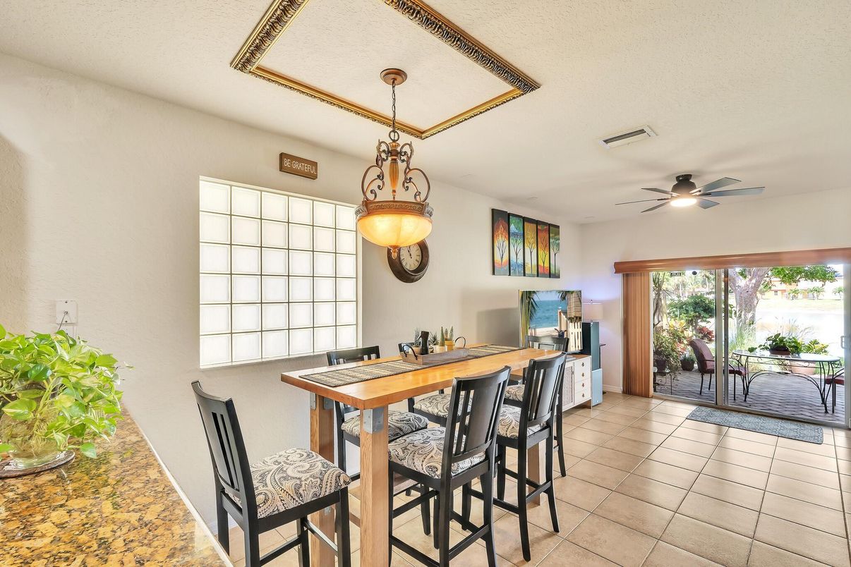 Dining room, Interior, Pendant Lights, Recessed Lighting