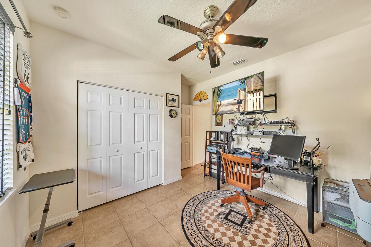 Home Office, Interior
