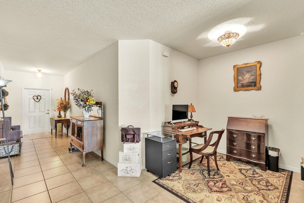 Home Office, Interior