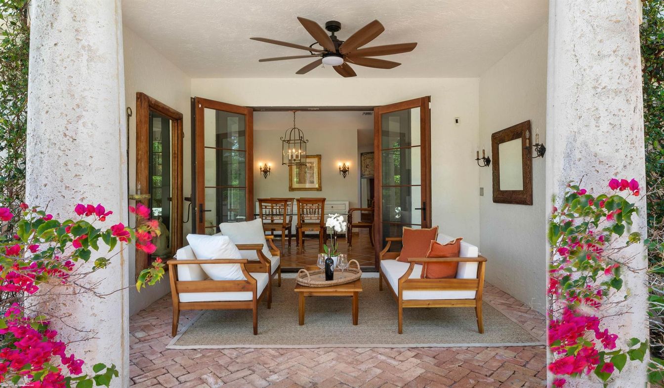 Chandelier, Dining room, Exterior