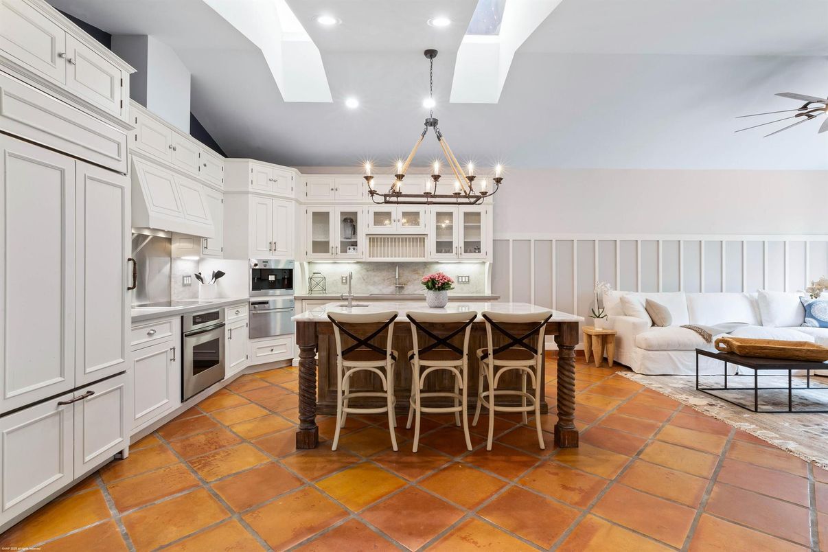 Chandelier, Interior, Kitchen, Living room, Recessed Lighting, Stainless Steel Appliances