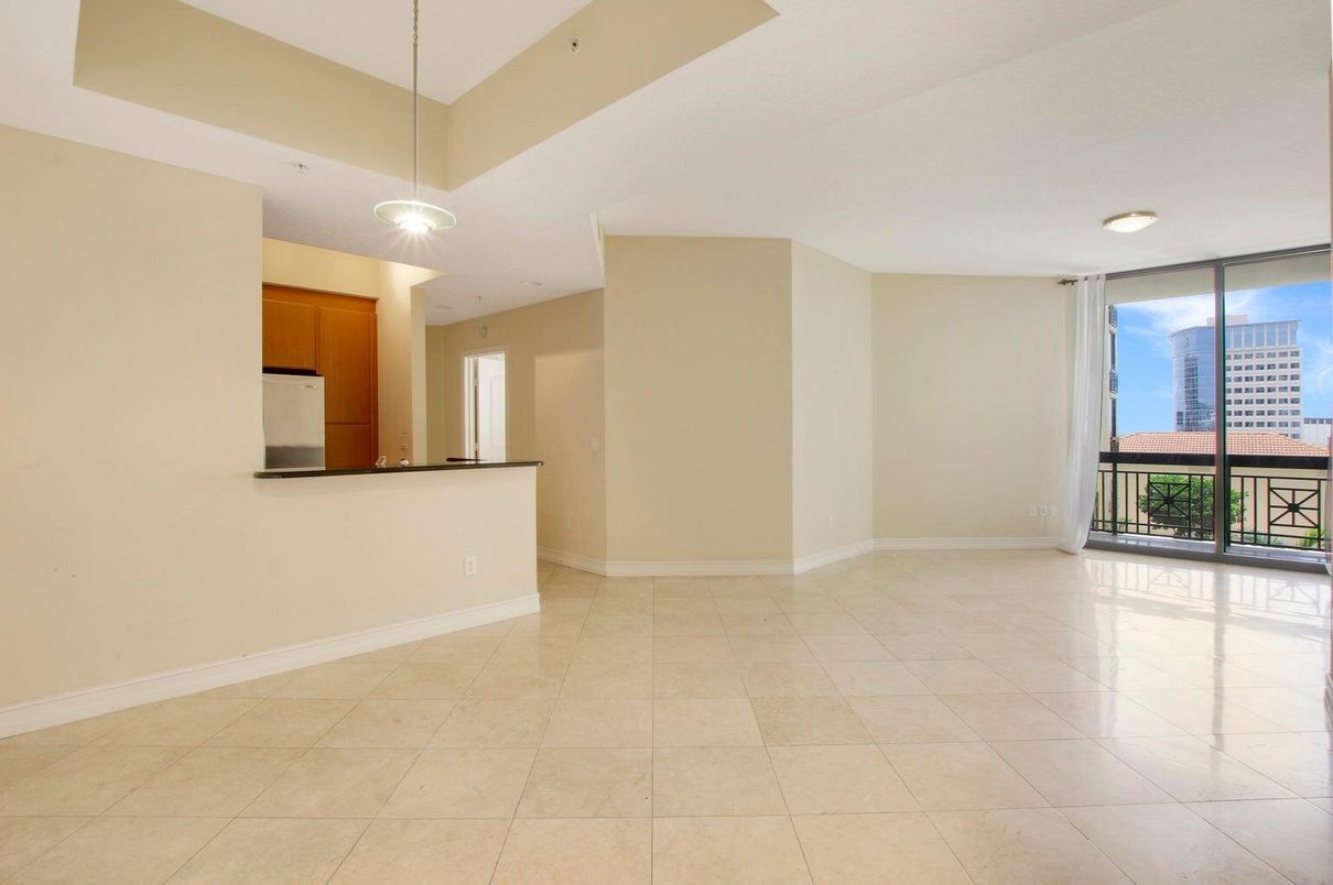 Empty room, Interior, Pendant Lights