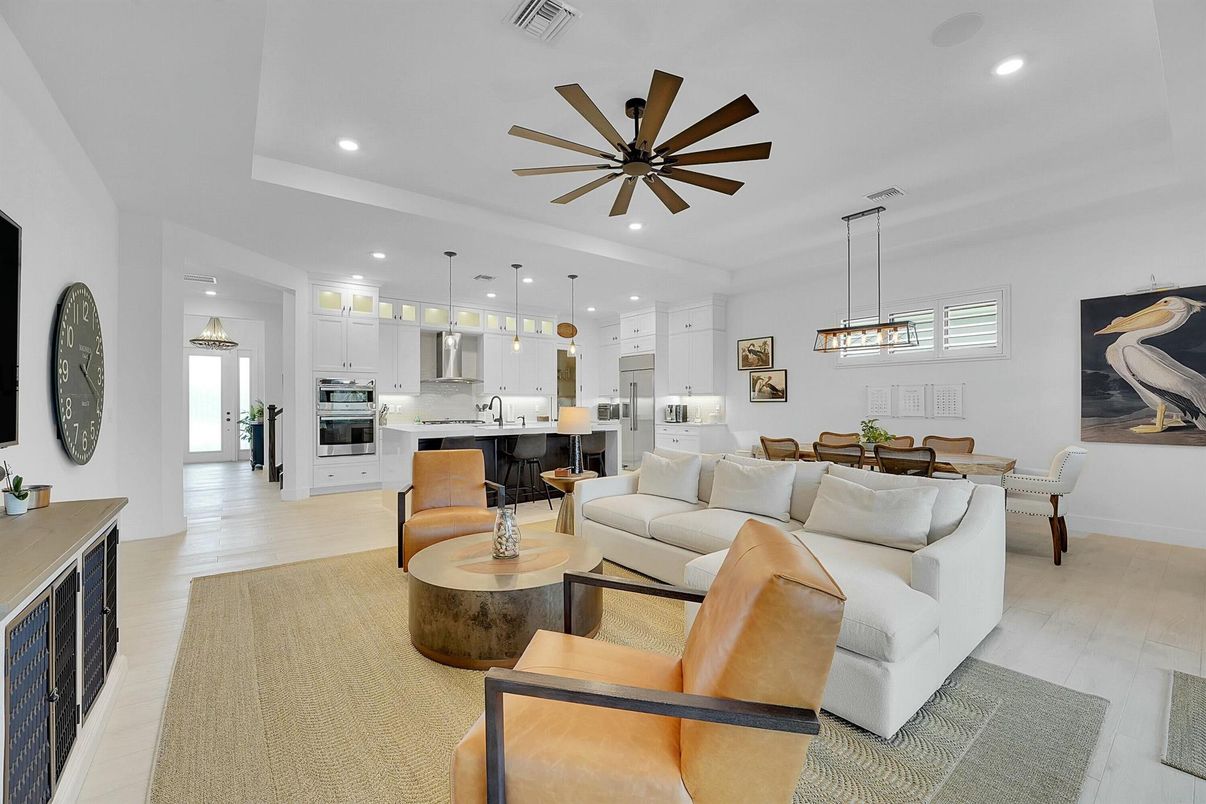Dining room, Interior, Kitchen, Living room, Pendant Lights, Recessed Lighting, Stainless Steel Appliances