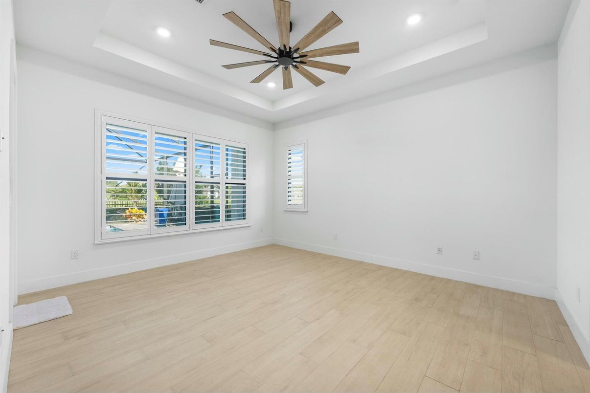 Empty room, Interior, Recessed Lighting, Wood Texture Flooring