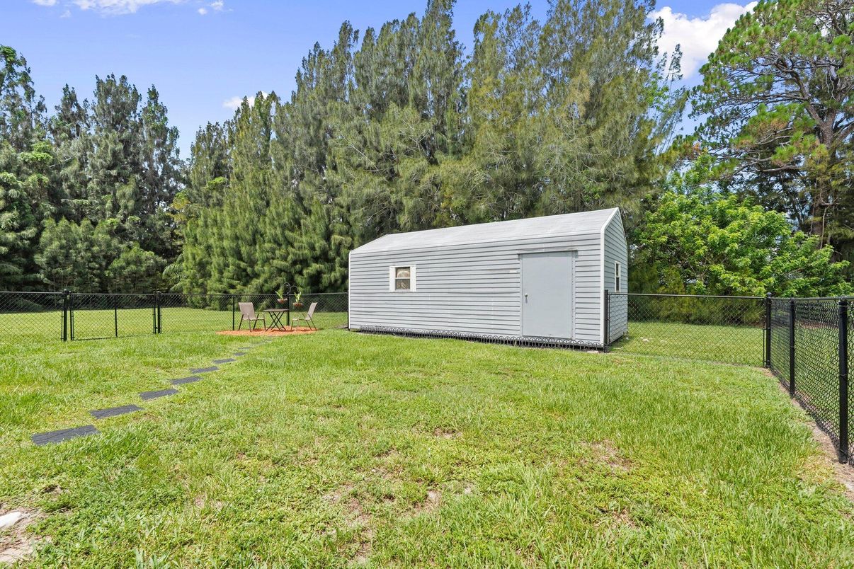Backyard, Exterior