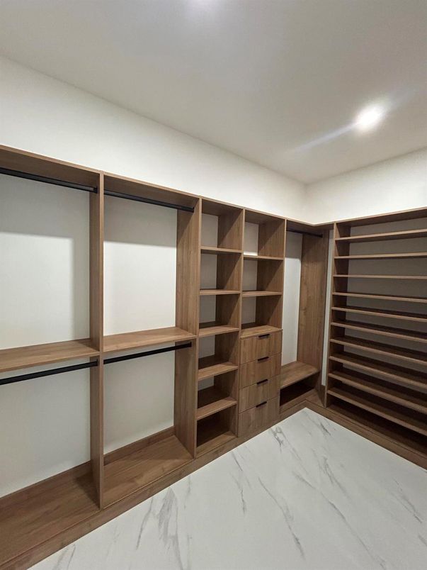 Interior, Marble, Recessed Lighting, Walk-in Closets