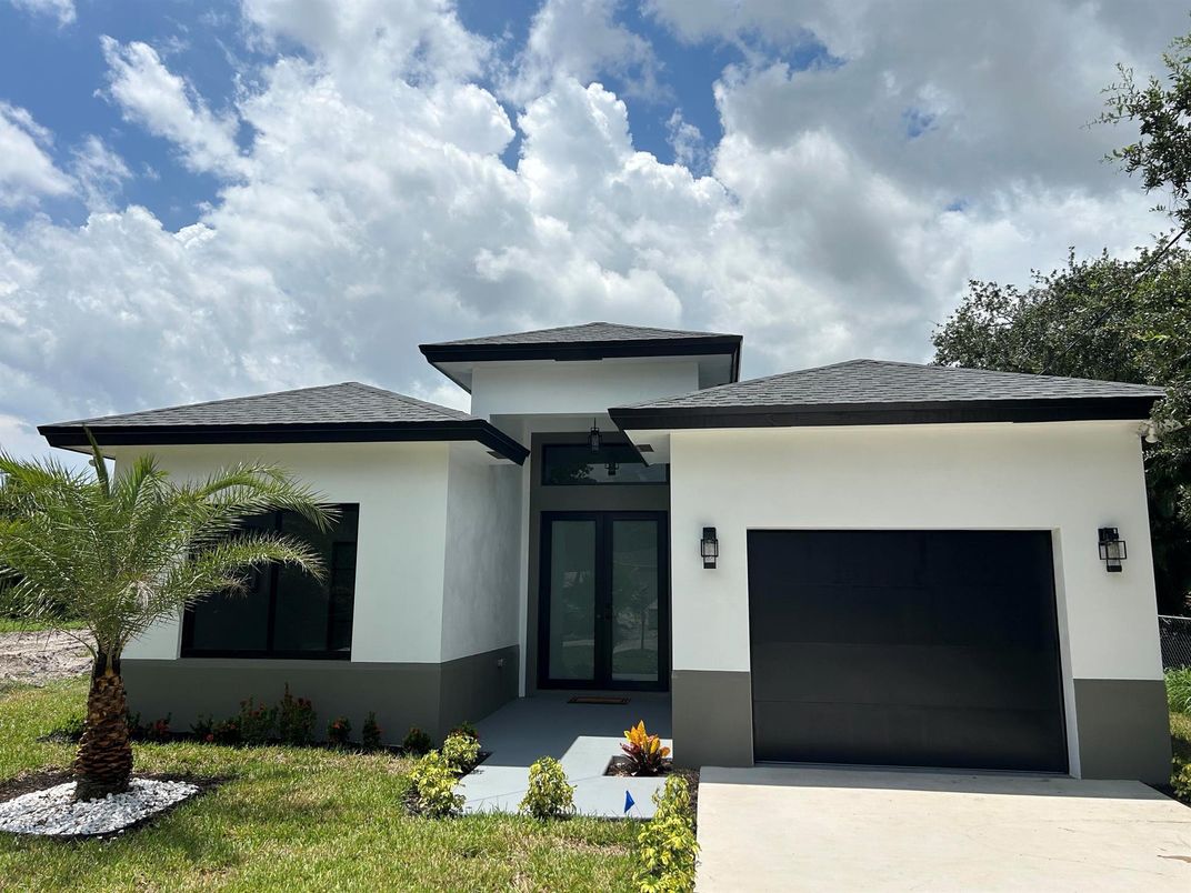 Attached, Exterior, Facade, Modern