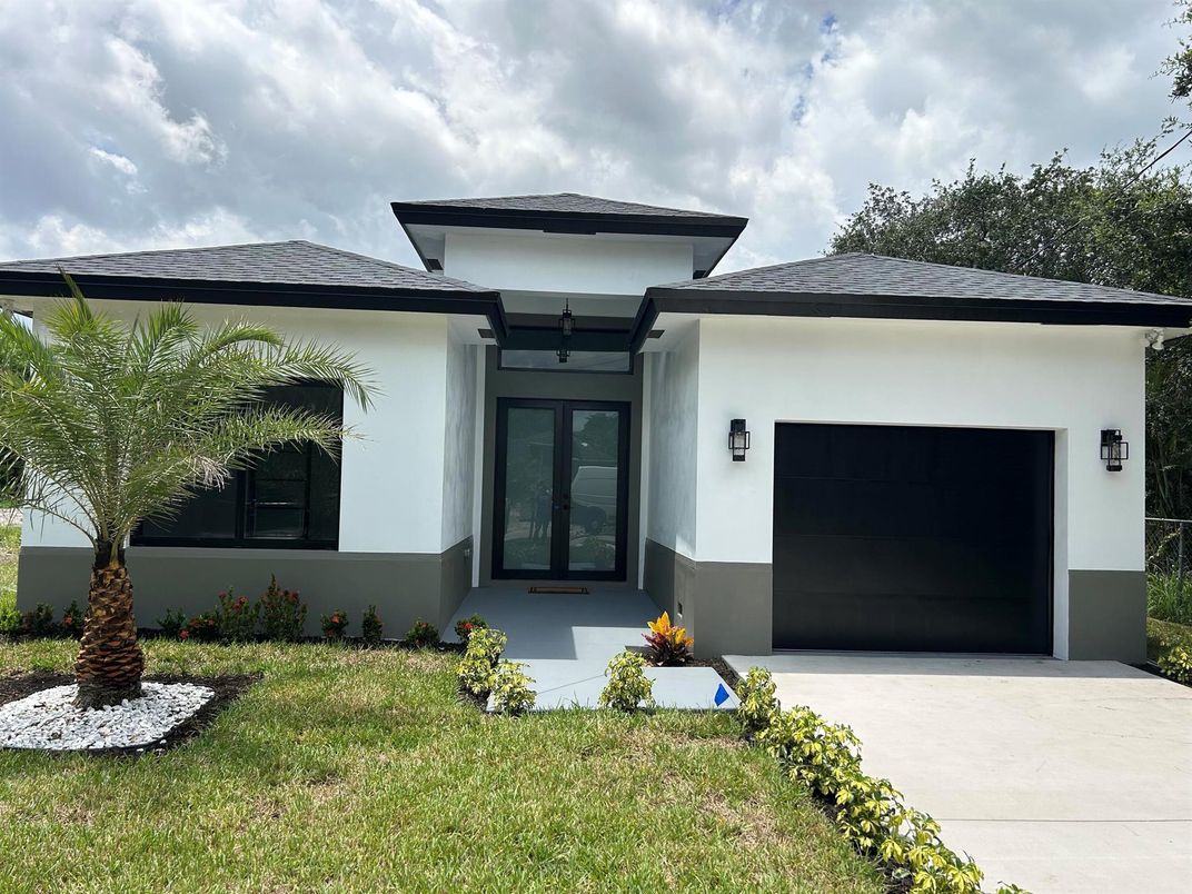 Attached, Exterior, Facade, Modern