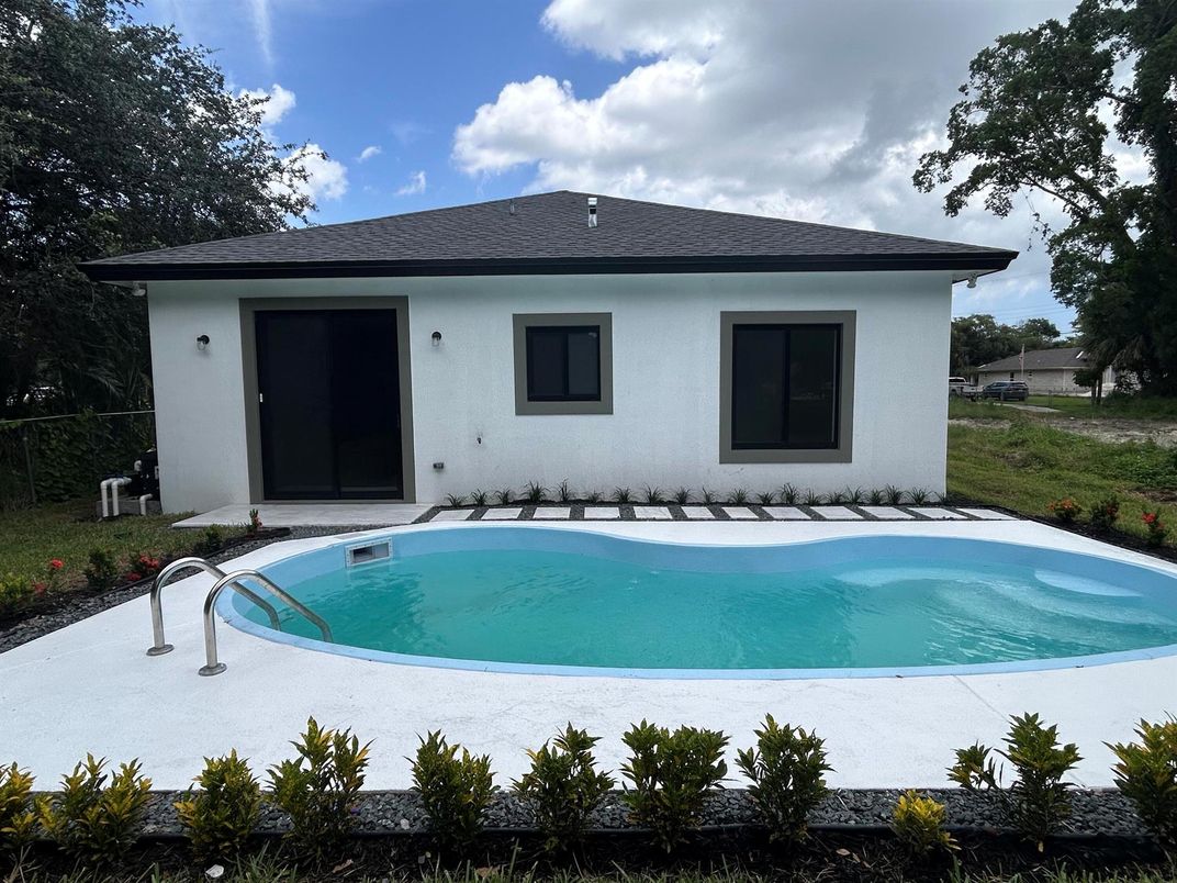 Exterior, Pool