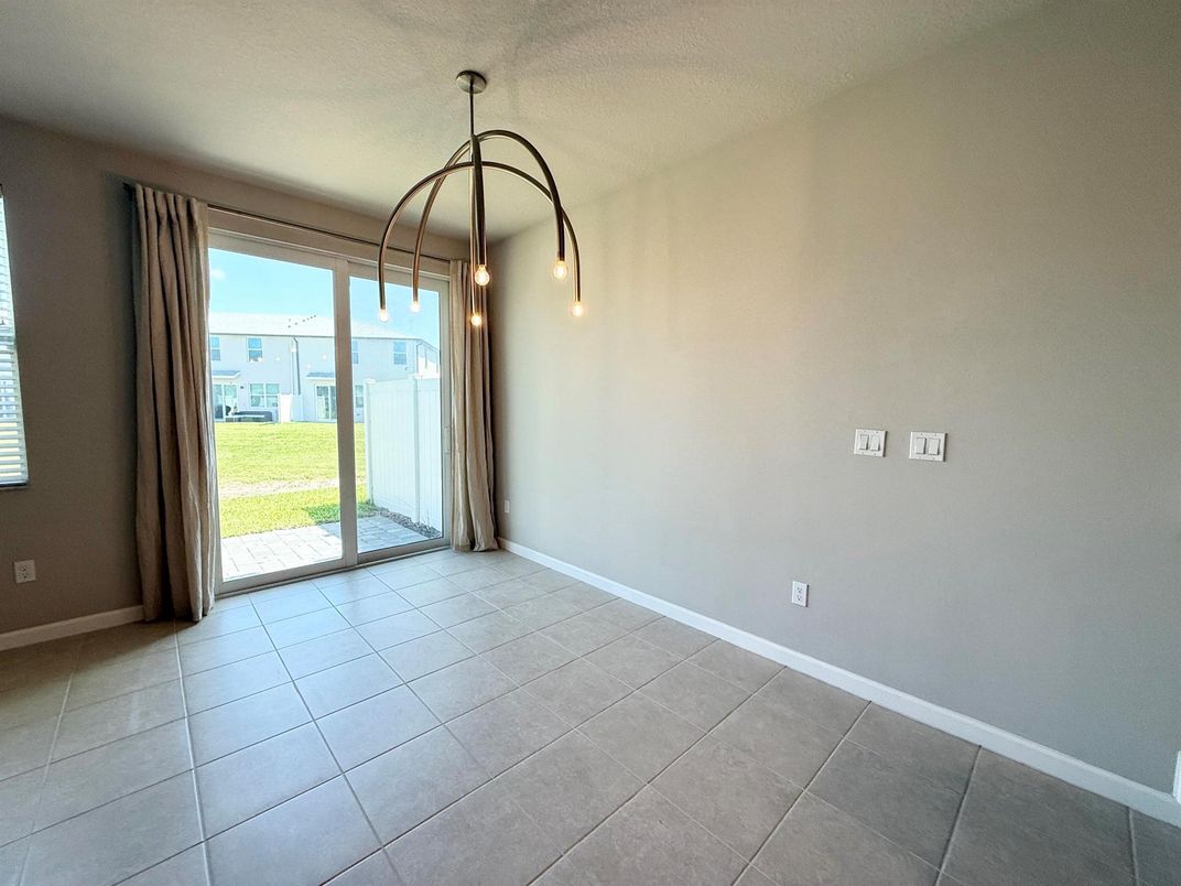 Empty room, Interior, Pendant Lights