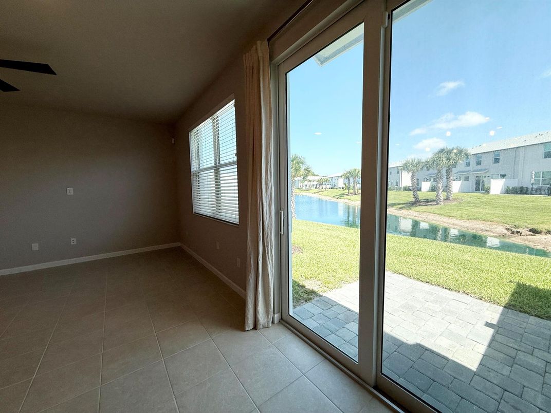 Empty room, Interior, Sun Room, Water