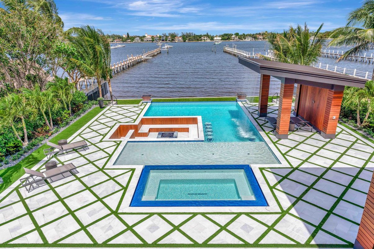 Exterior, Pool, Water
