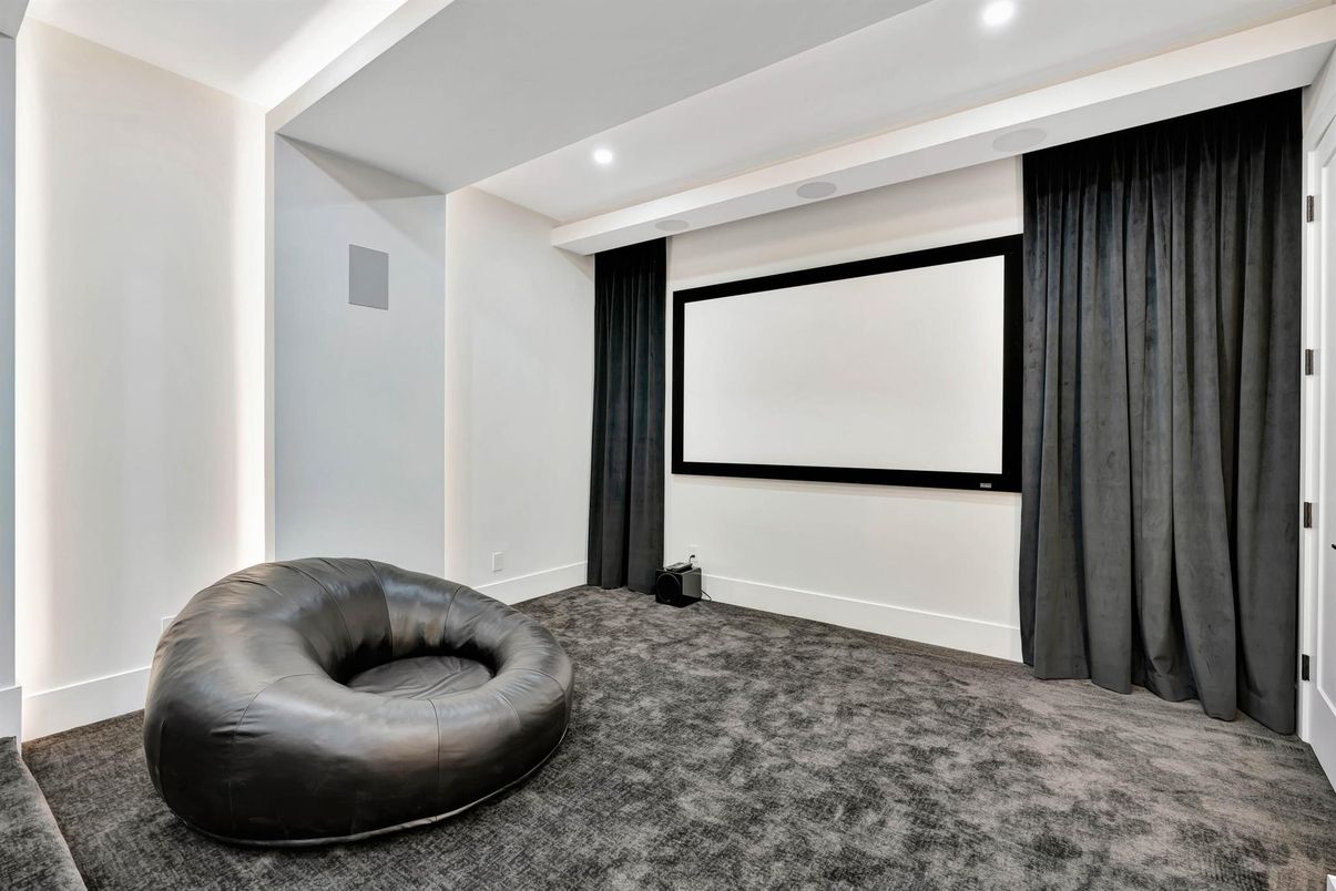 Interior, Projection Screen, Recessed Lighting, Theatre Room