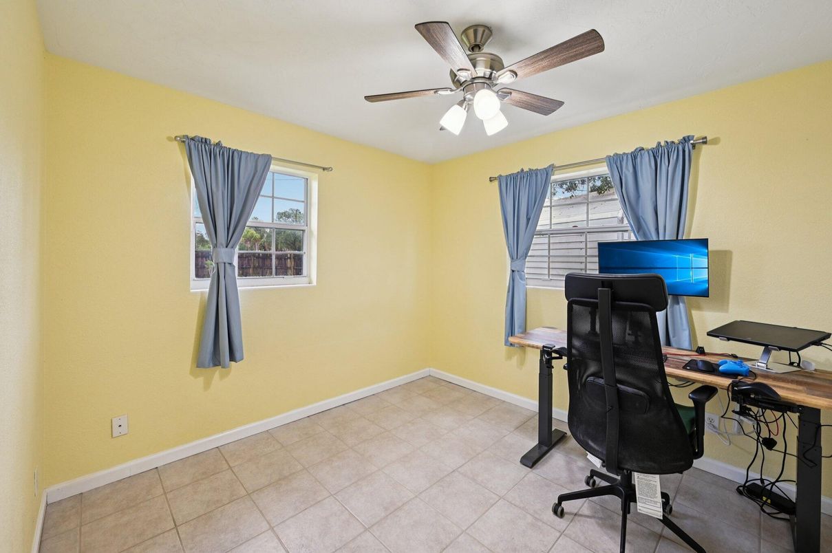 Home Office, Interior