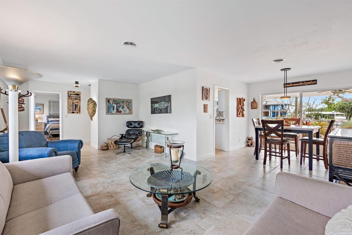 Dining room, Interior, Living room, Pendant Lights
