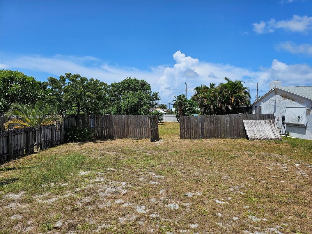 Backyard, Exterior