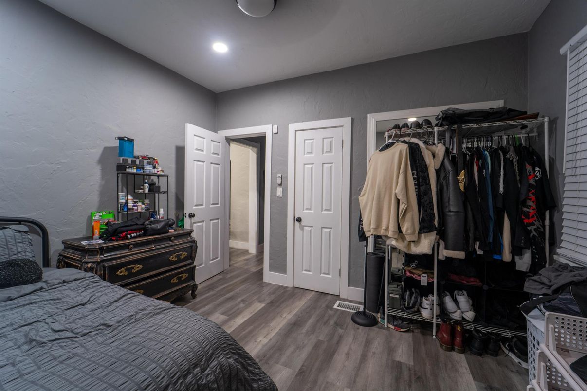 Interior, Recessed Lighting, Walk-in Closets, Wood Texture Flooring