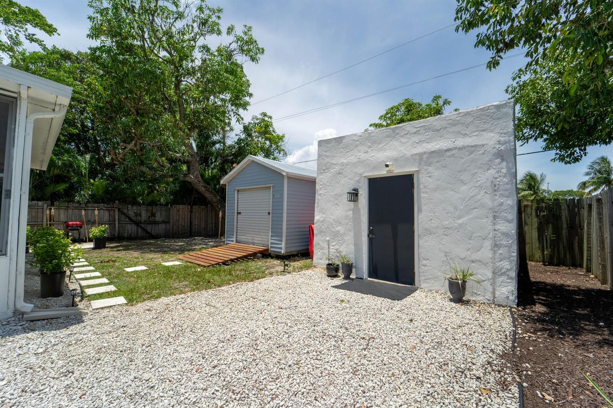Backyard, Exterior